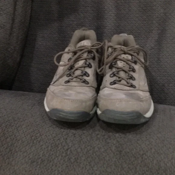 WATERPROOF New Balance Goretex shoes women 9 - Picture 7 of 15